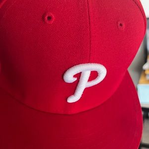 Philadelphia Phillies baseball Field hat. Very good condition like new.